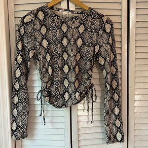 NWOT Caution to the Wind Women Large Snake Print Tie Side Cropped Long-sleeveTop